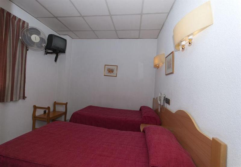 Hostal Goyma I San Fernando De Henares Buitenkant foto